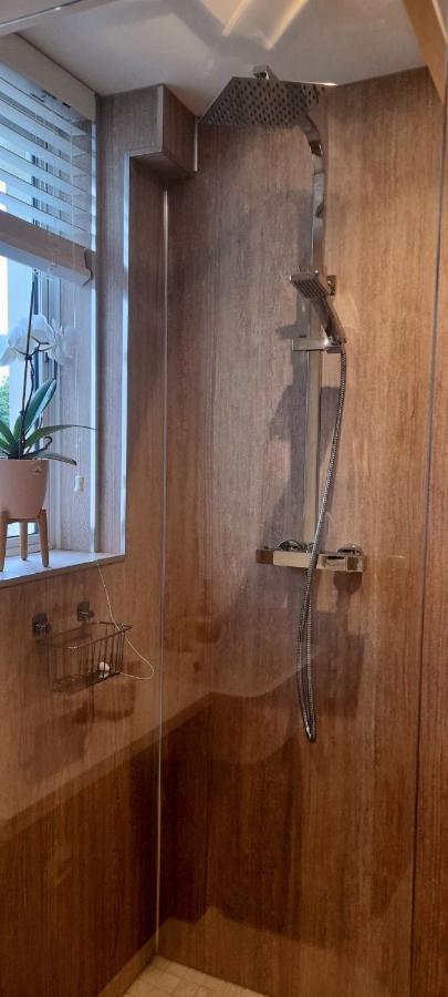 Quaint Little Guest Suite With Private Parking ニューポート エクステリア 写真