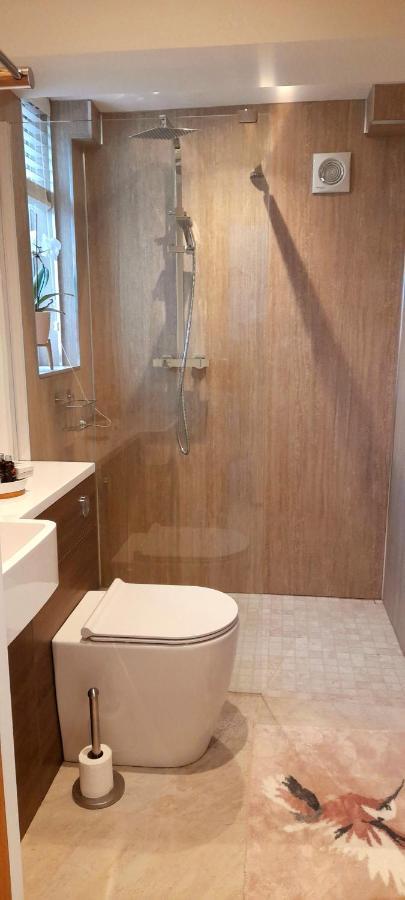Quaint Little Guest Suite With Private Parking ニューポート エクステリア 写真