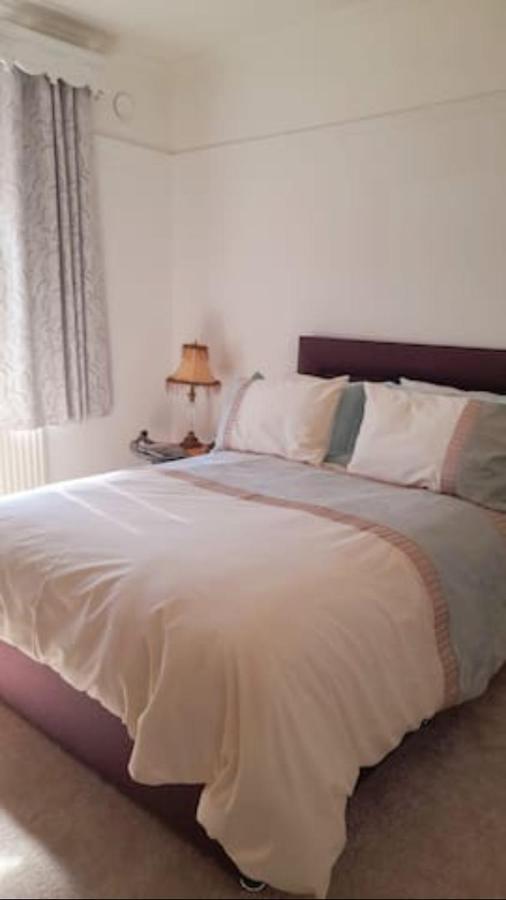 Quaint Little Guest Suite With Private Parking ニューポート エクステリア 写真